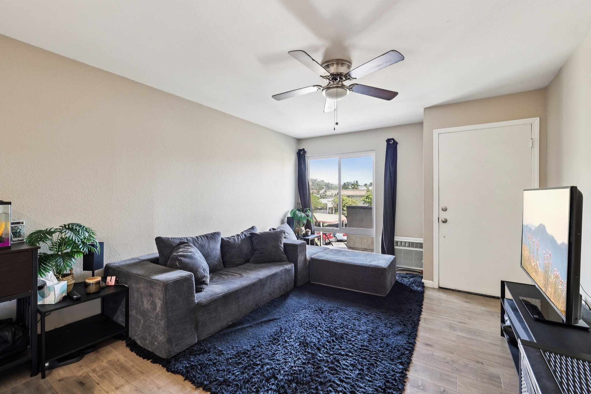 E Bradley Ave 54-S1703-007.jpg