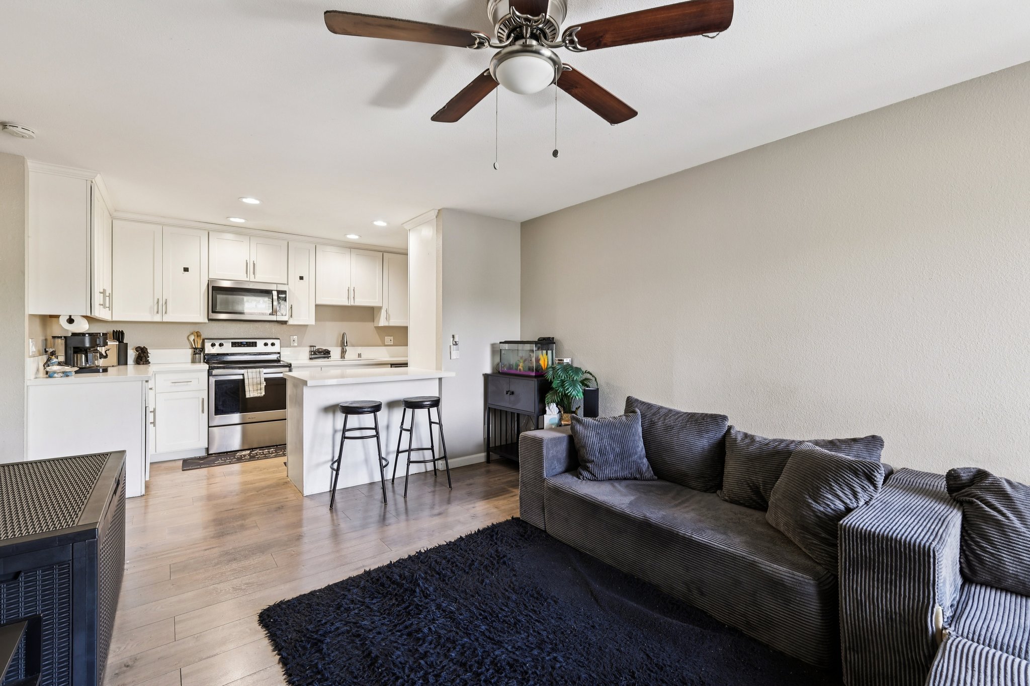 E Bradley Ave 54-S1703-008.jpg