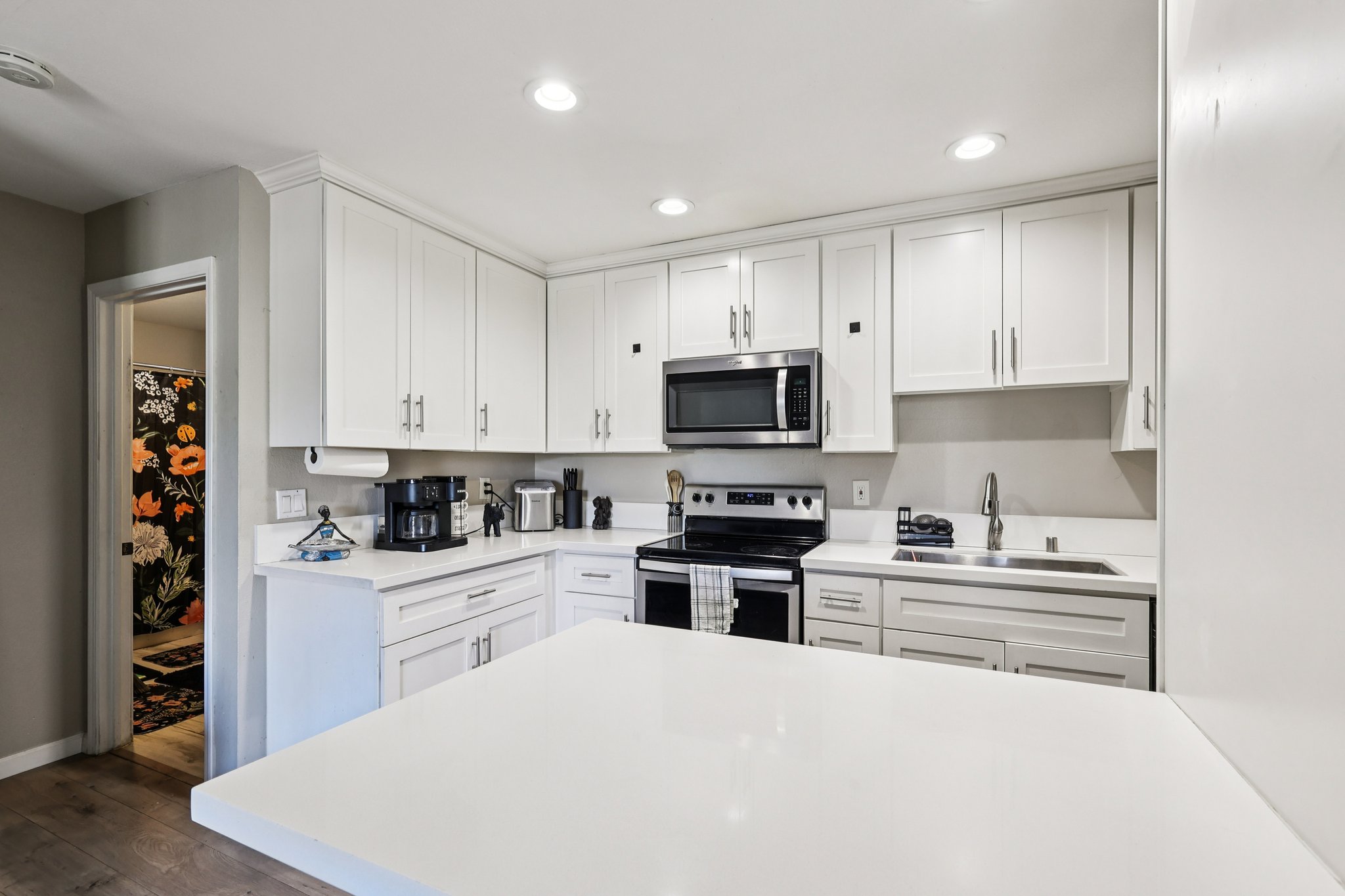 E Bradley Ave 54-S1703-013.jpg