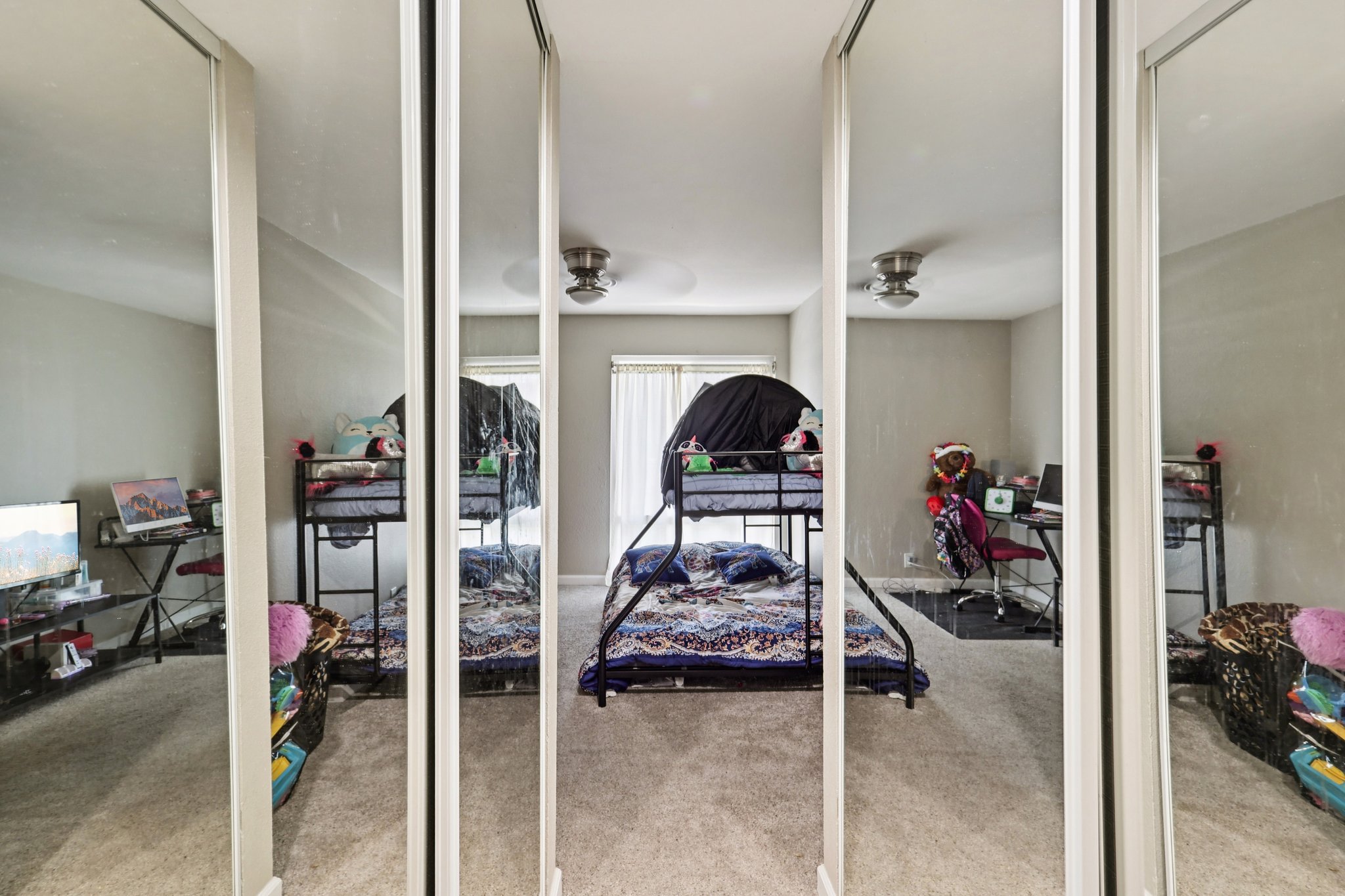 E Bradley Ave 54-S1703-017.jpg