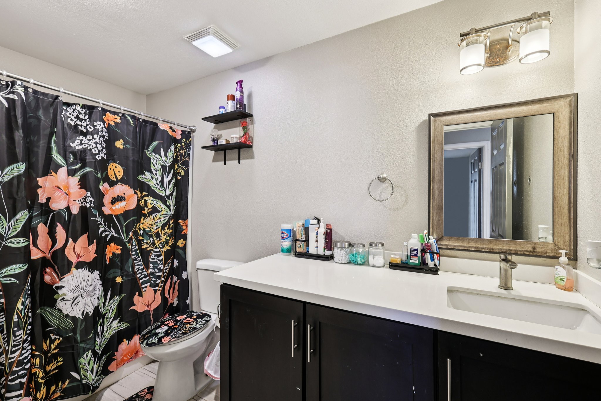 E Bradley Ave 54-S1703-018.jpg