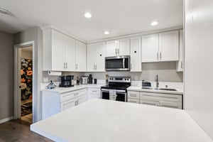 E Bradley Ave 54-S1703-013.jpg