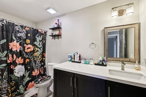 E Bradley Ave 54-S1703-018.jpg