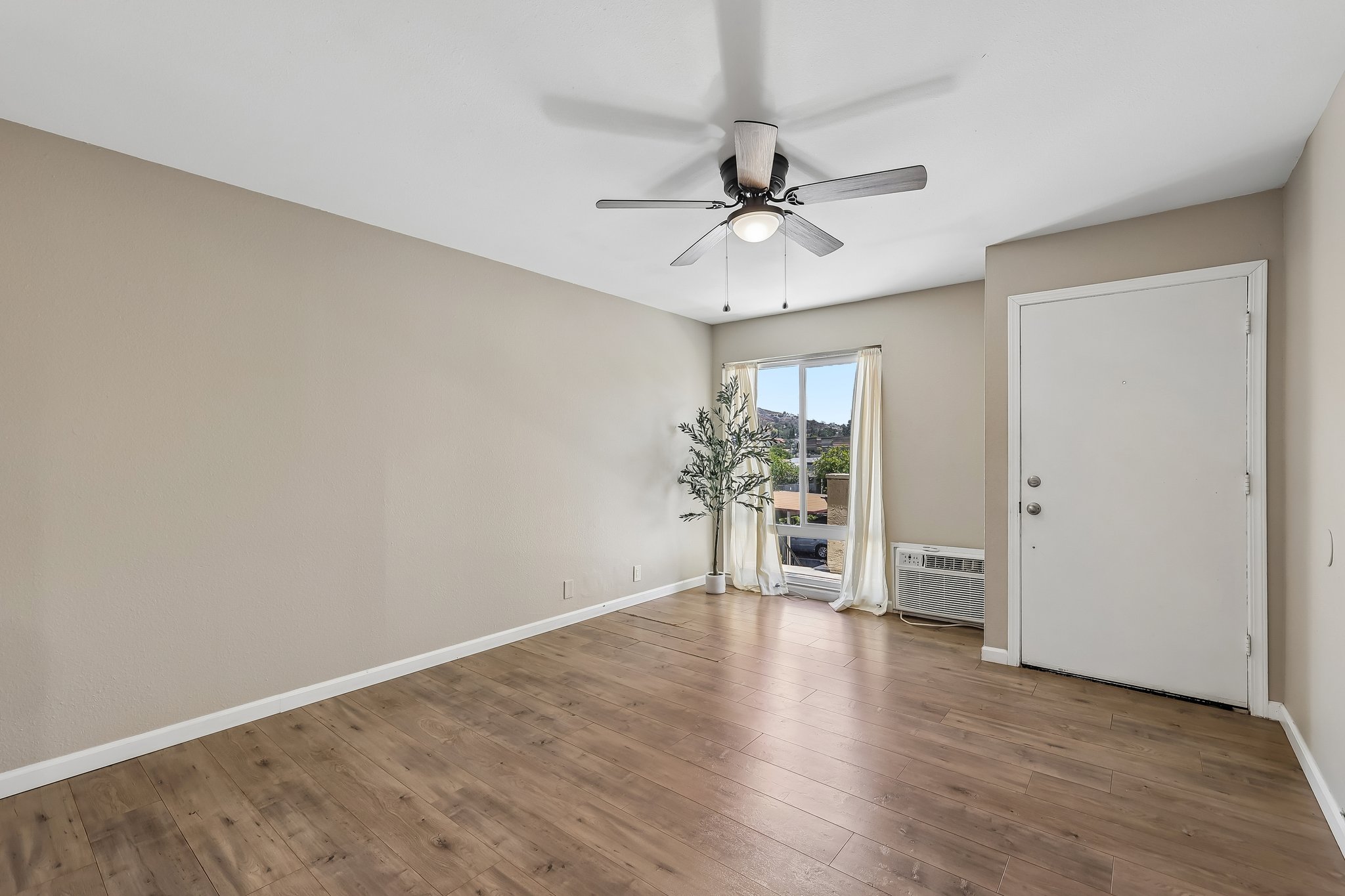 E Bradley Ave 54-S1406-005.jpg