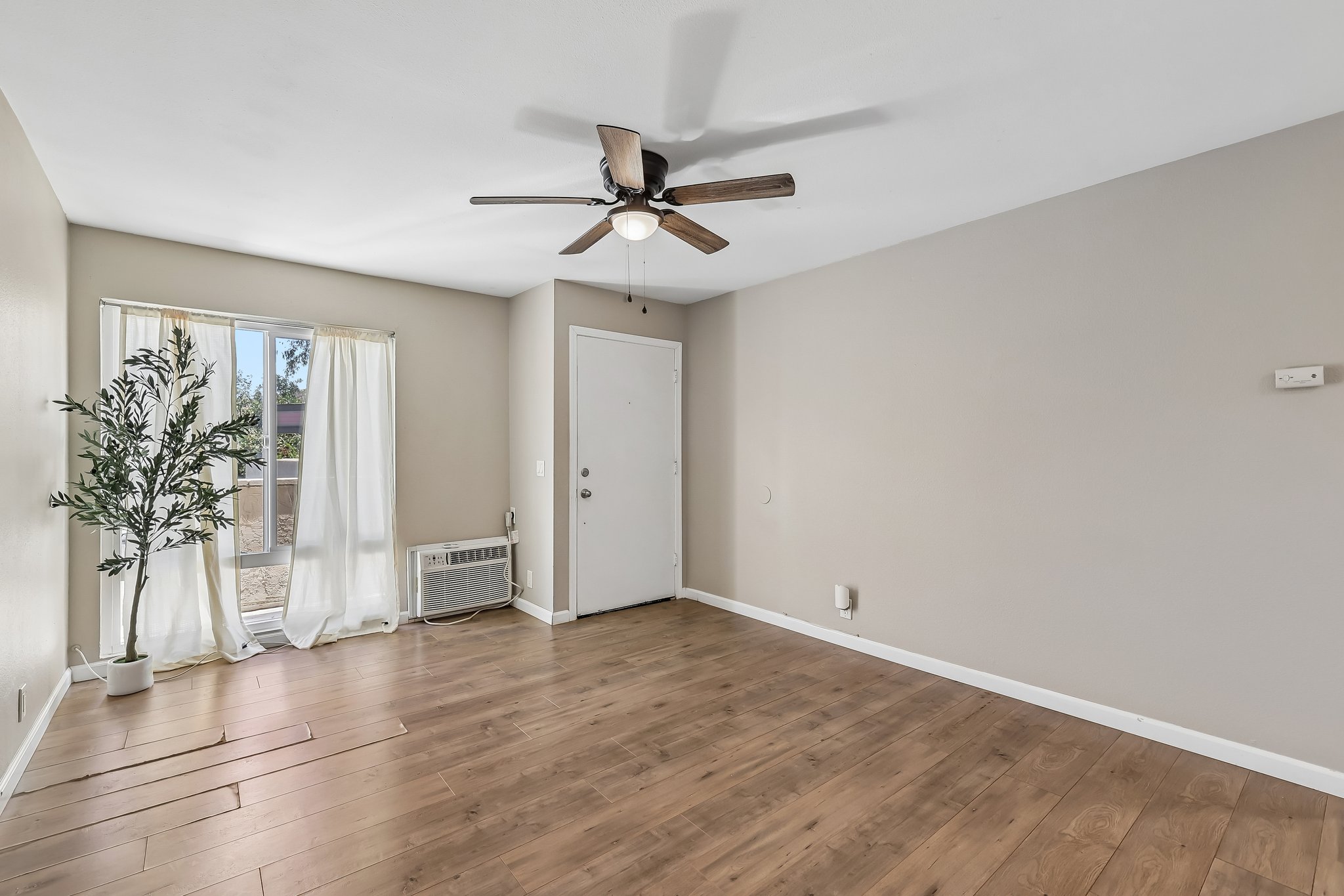 E Bradley Ave 54-S1406-006.jpg