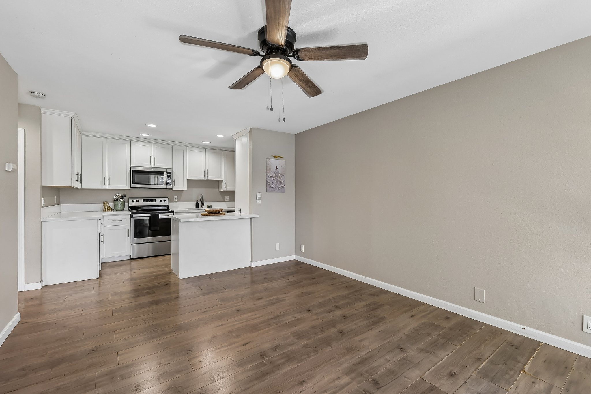 E Bradley Ave 54-S1406-007.jpg
