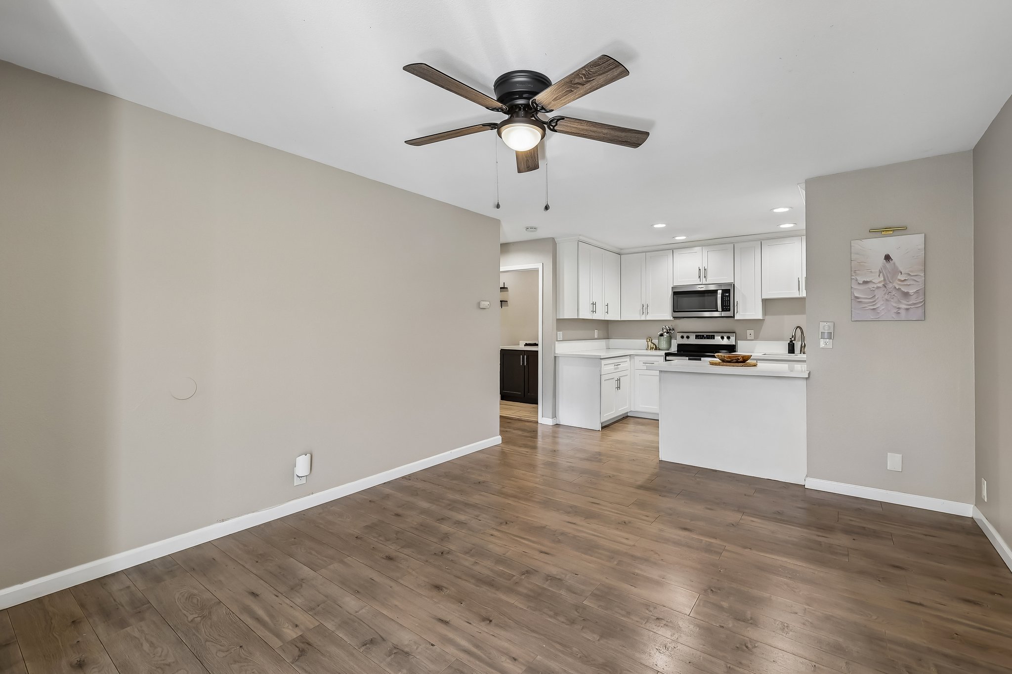 E Bradley Ave 54-S1406-008.jpg