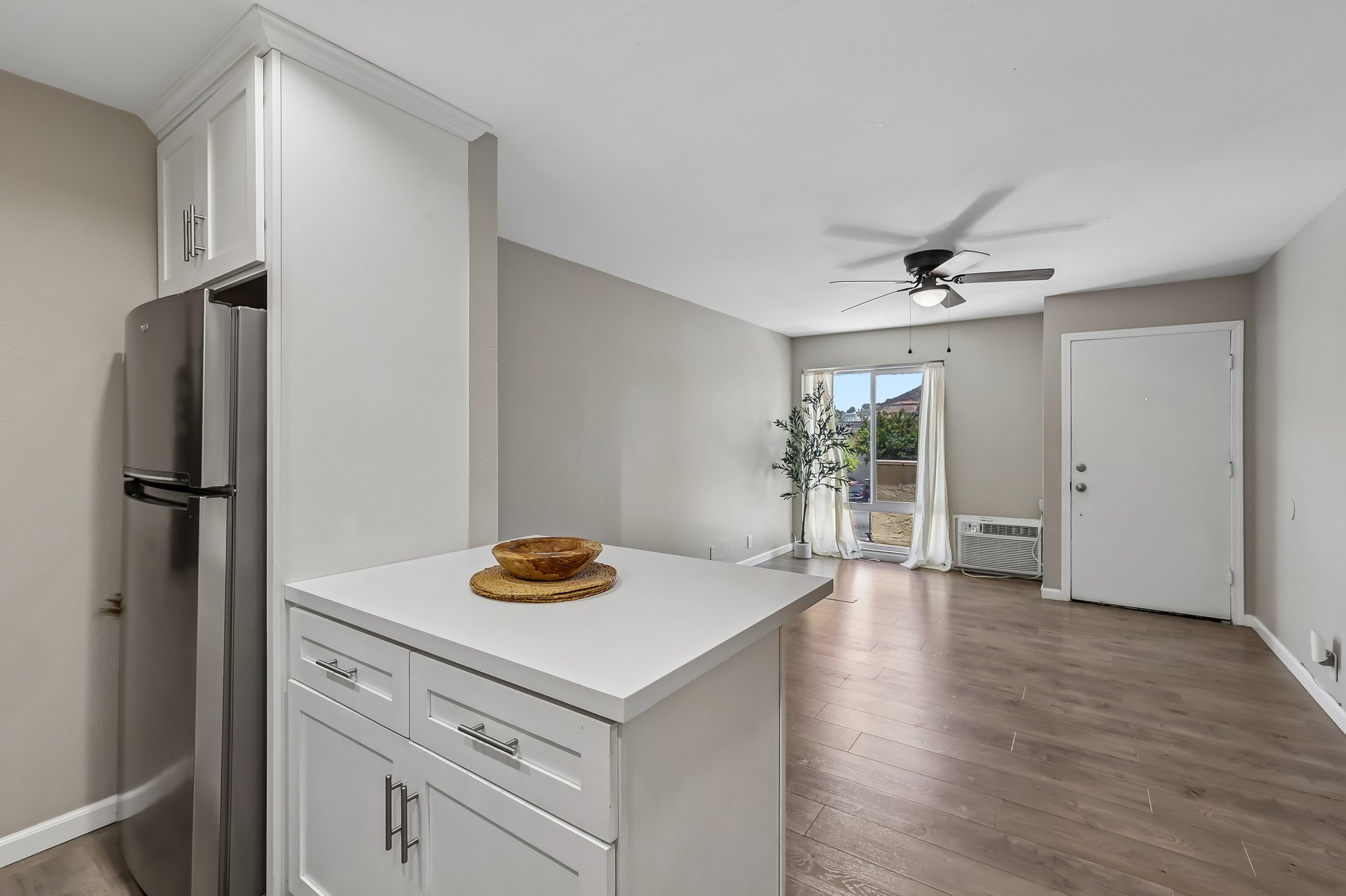 E Bradley Ave 54-S1406-009.jpg