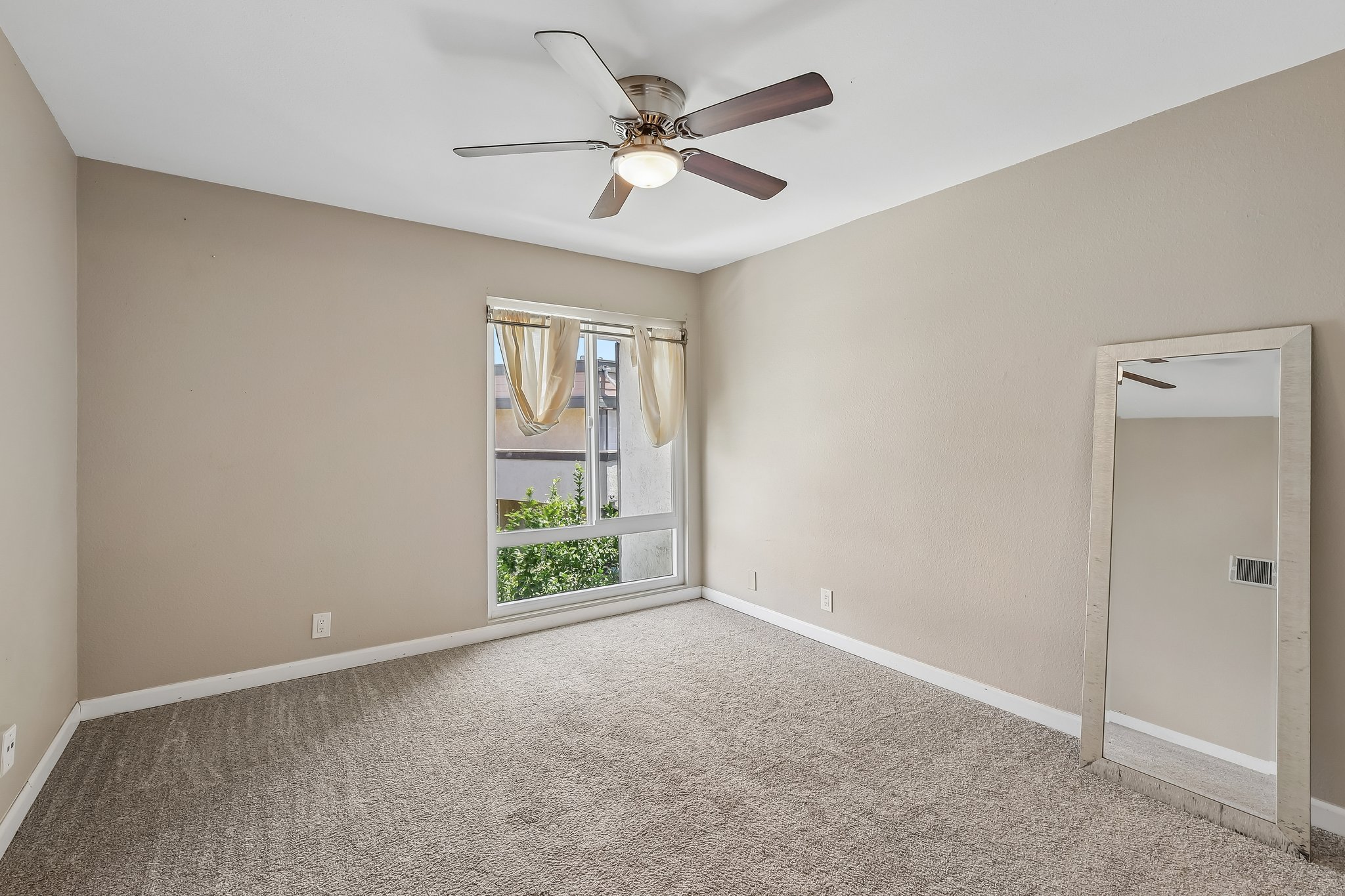 E Bradley Ave 54-S1406-014.jpg