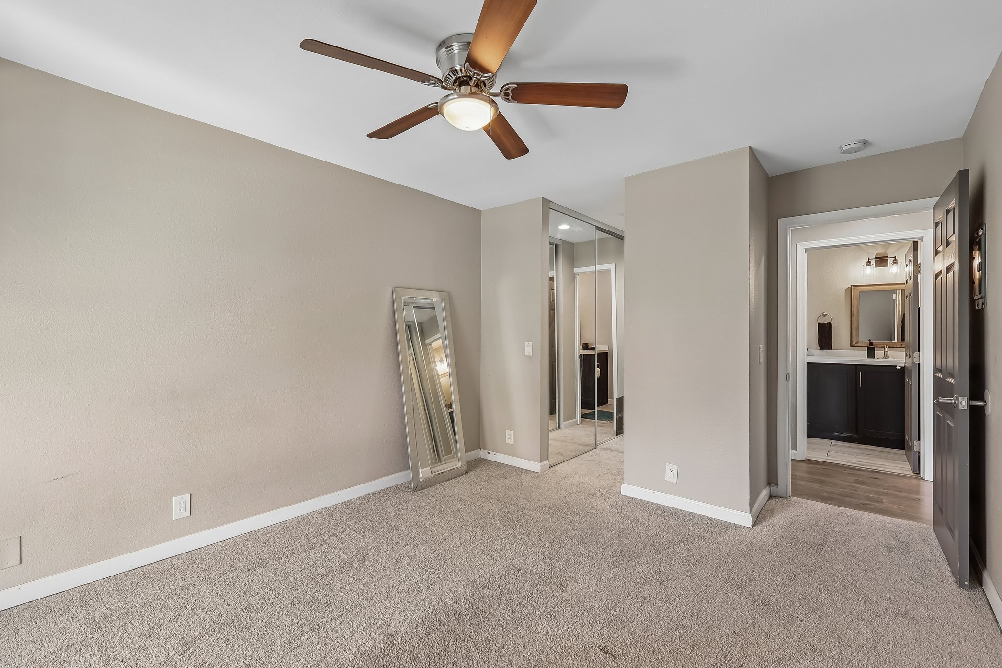 E Bradley Ave 54-S1406-016.jpg
