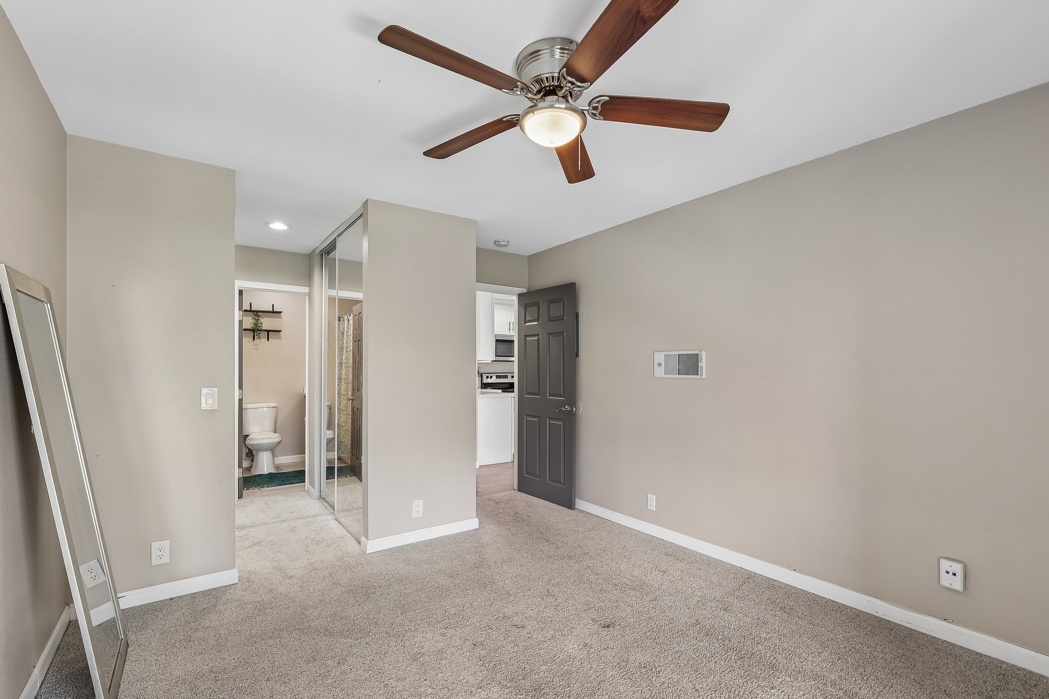 E Bradley Ave 54-S1406-017.jpg