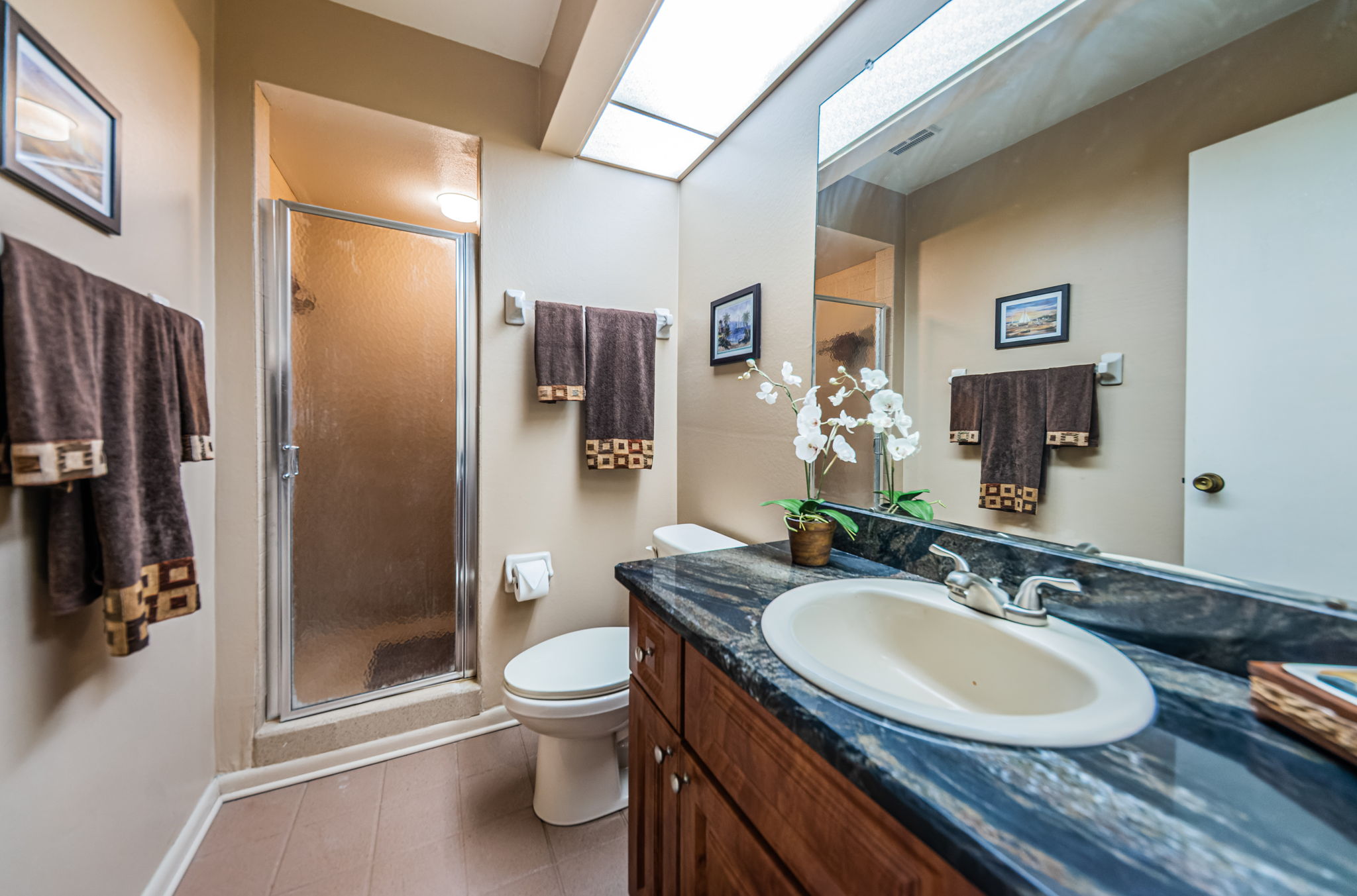 Upper Level Bathroom2