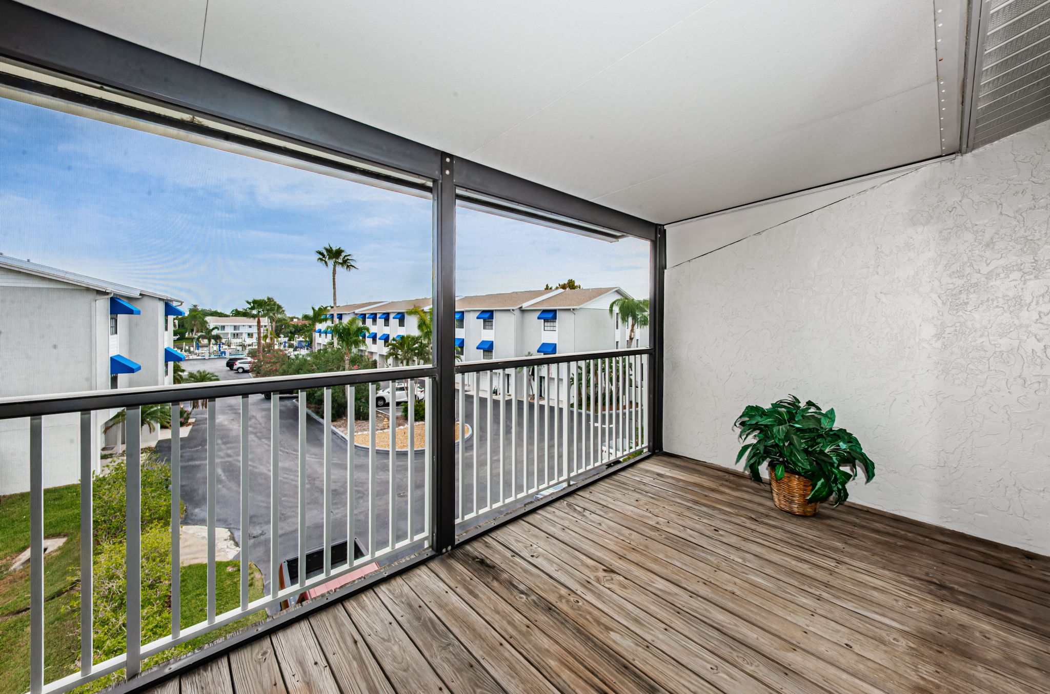 Upper Level Master Bedroom Balcony2
