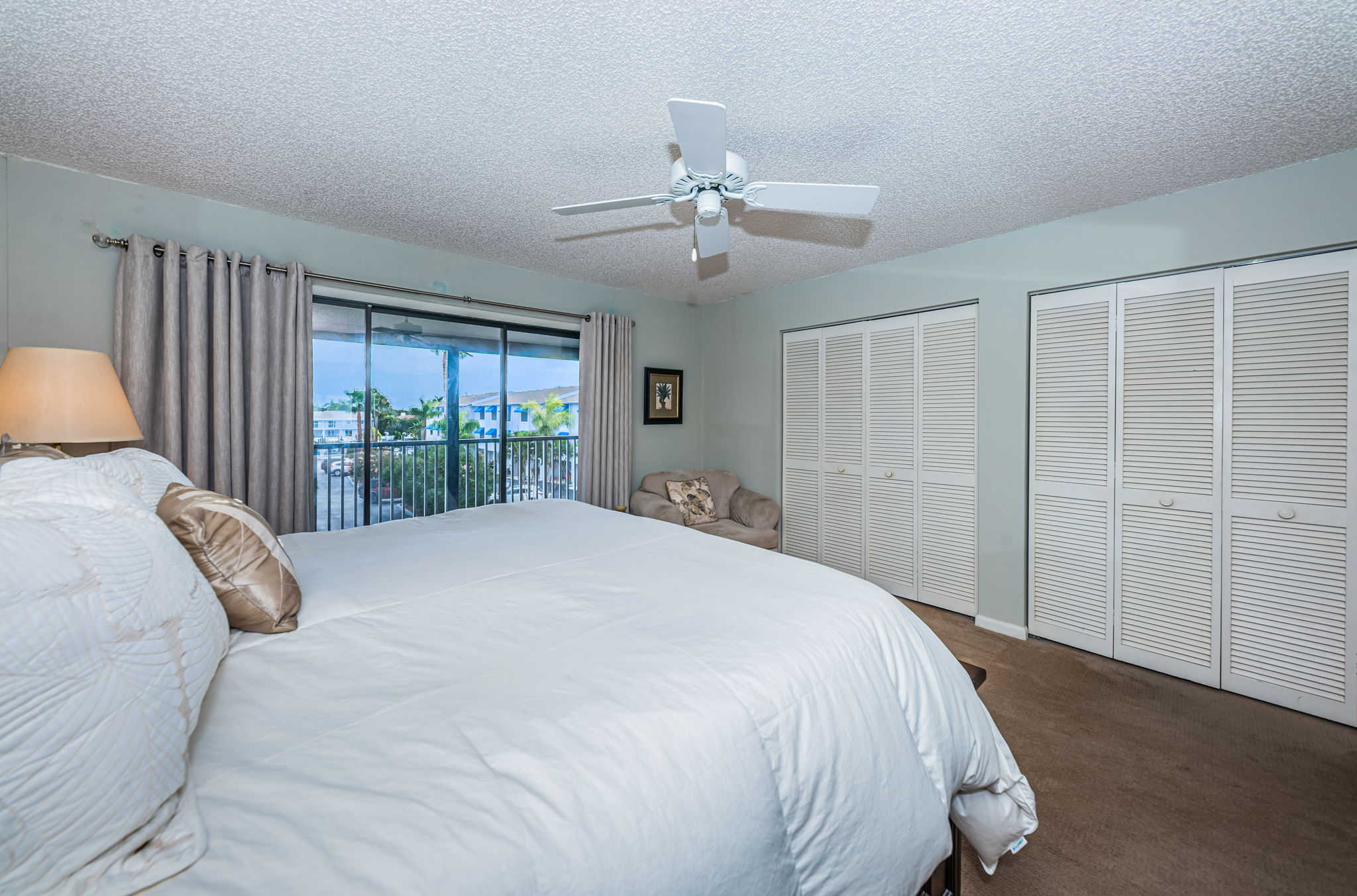 Upper Level Master Bedroom1b