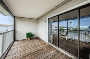 Upper Level Master Bedroom Balcony3