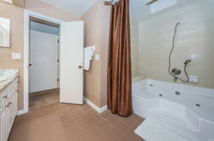 Upper Level Master Bathorom1b