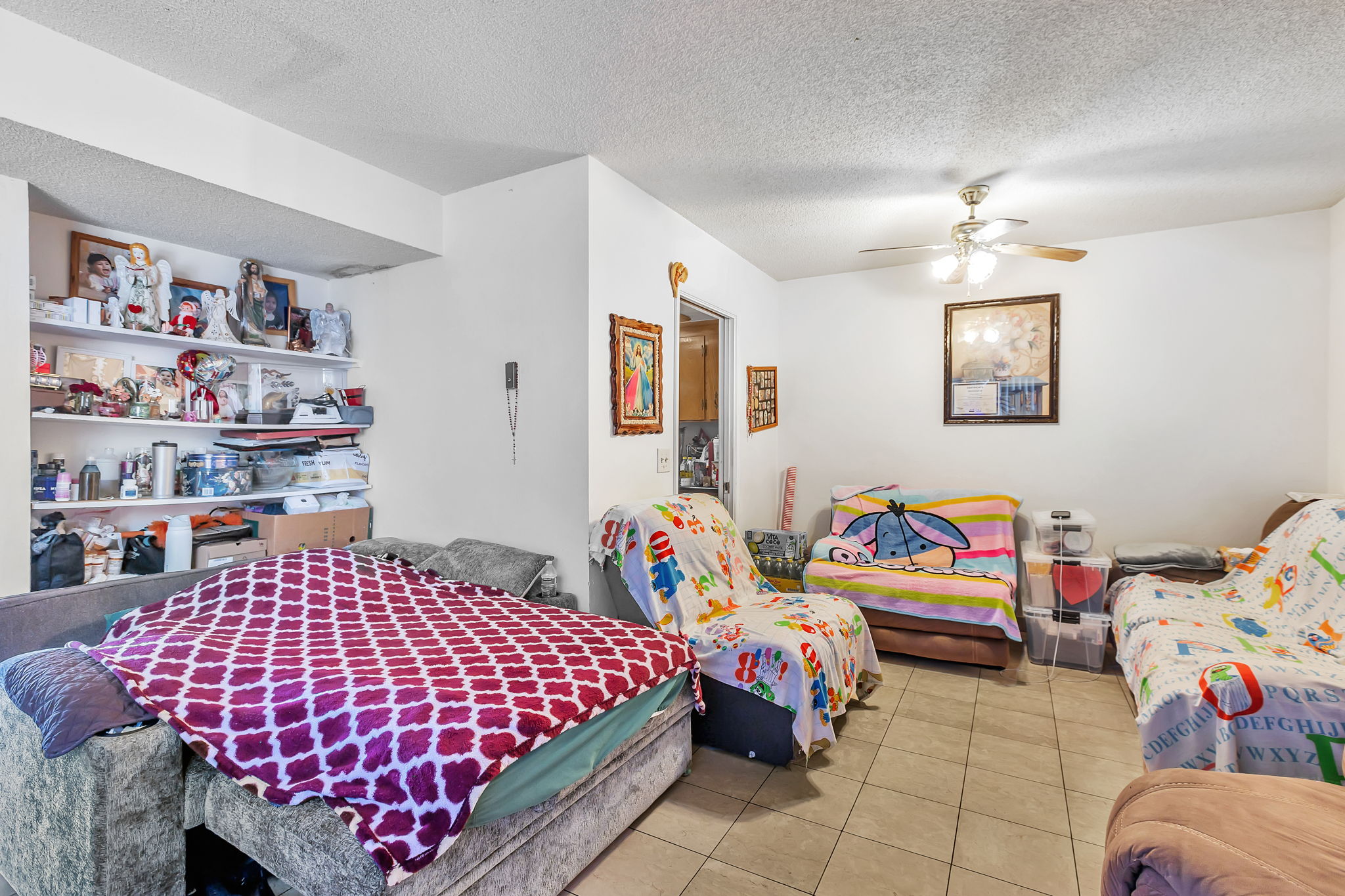 035_745 Reseda Dr