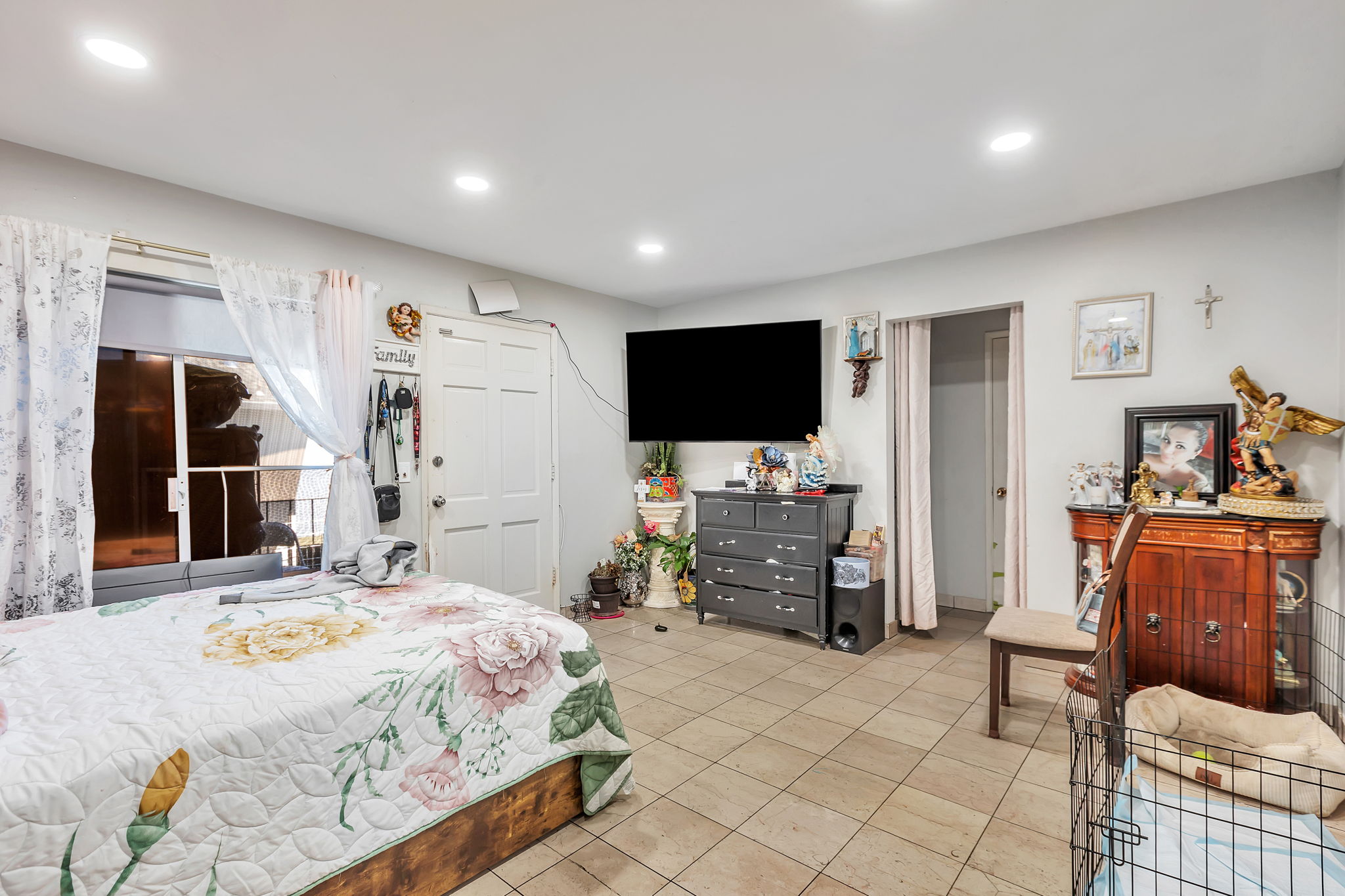 042_745 Reseda Dr
