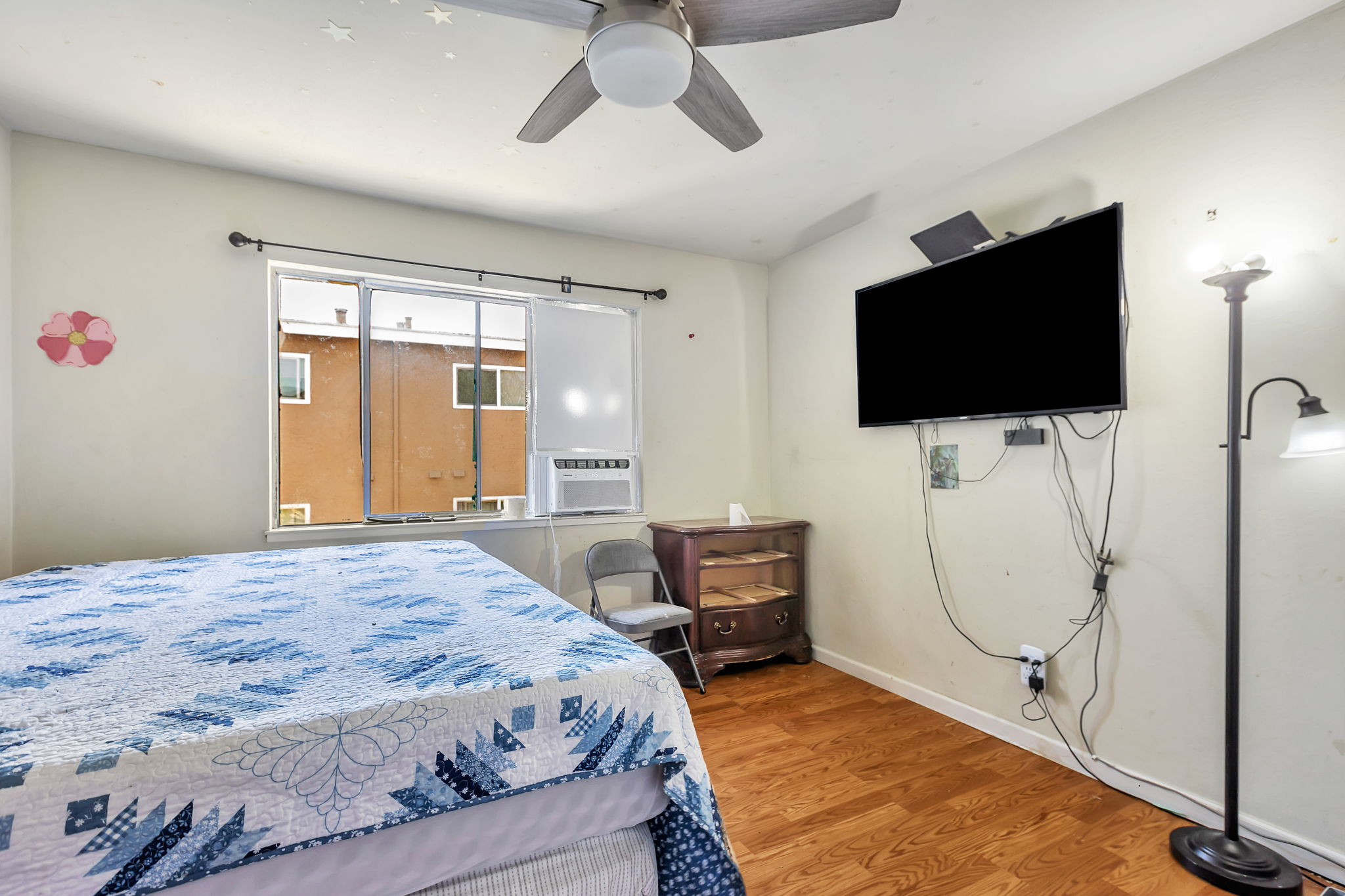 045_745 Reseda Dr