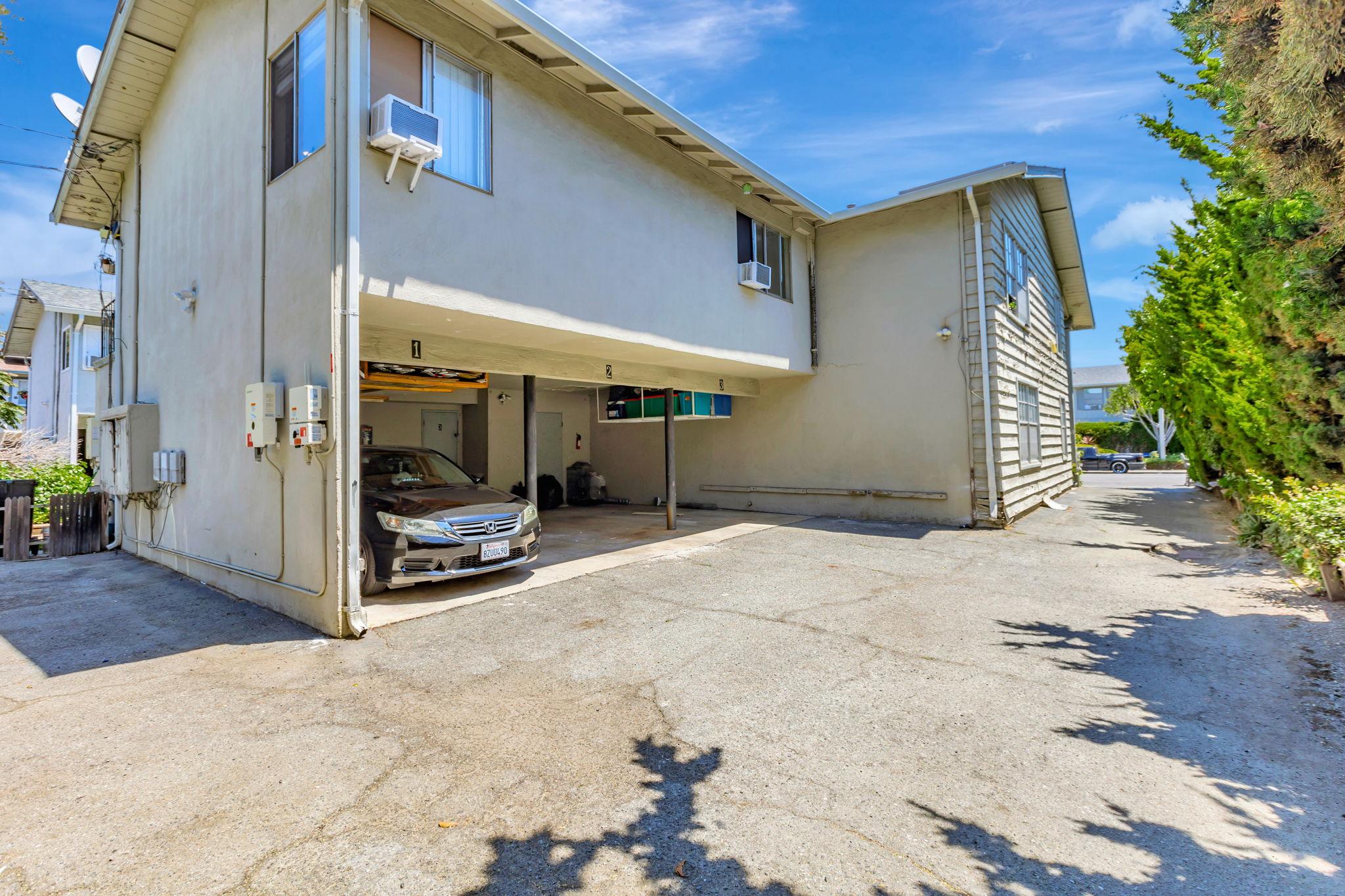 060_745 Reseda Dr