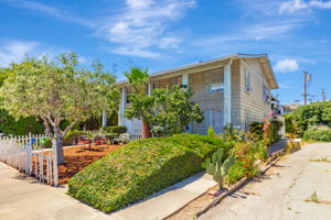 003_745 Reseda Dr