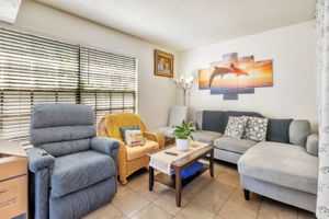 010_745 Reseda Dr