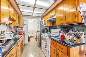 011_745 Reseda Dr