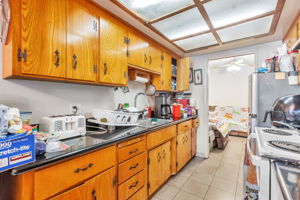012_745 Reseda Dr