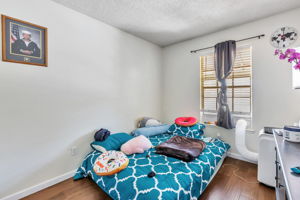 028_745 Reseda Dr