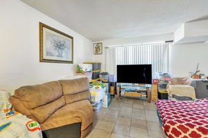 036_745 Reseda Dr