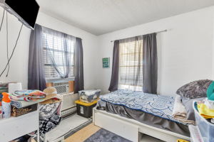 039_745 Reseda Dr