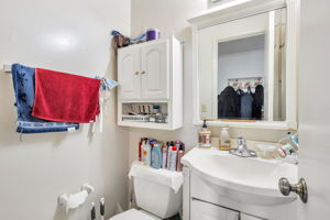048_745 Reseda Dr