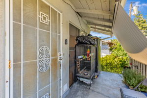 052_745 Reseda Dr