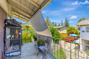 054_745 Reseda Dr