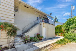 055_745 Reseda Dr
