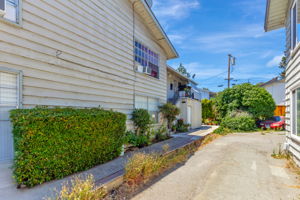 058_745 Reseda Dr