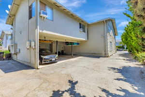 060_745 Reseda Dr