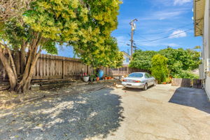 063_745 Reseda Dr