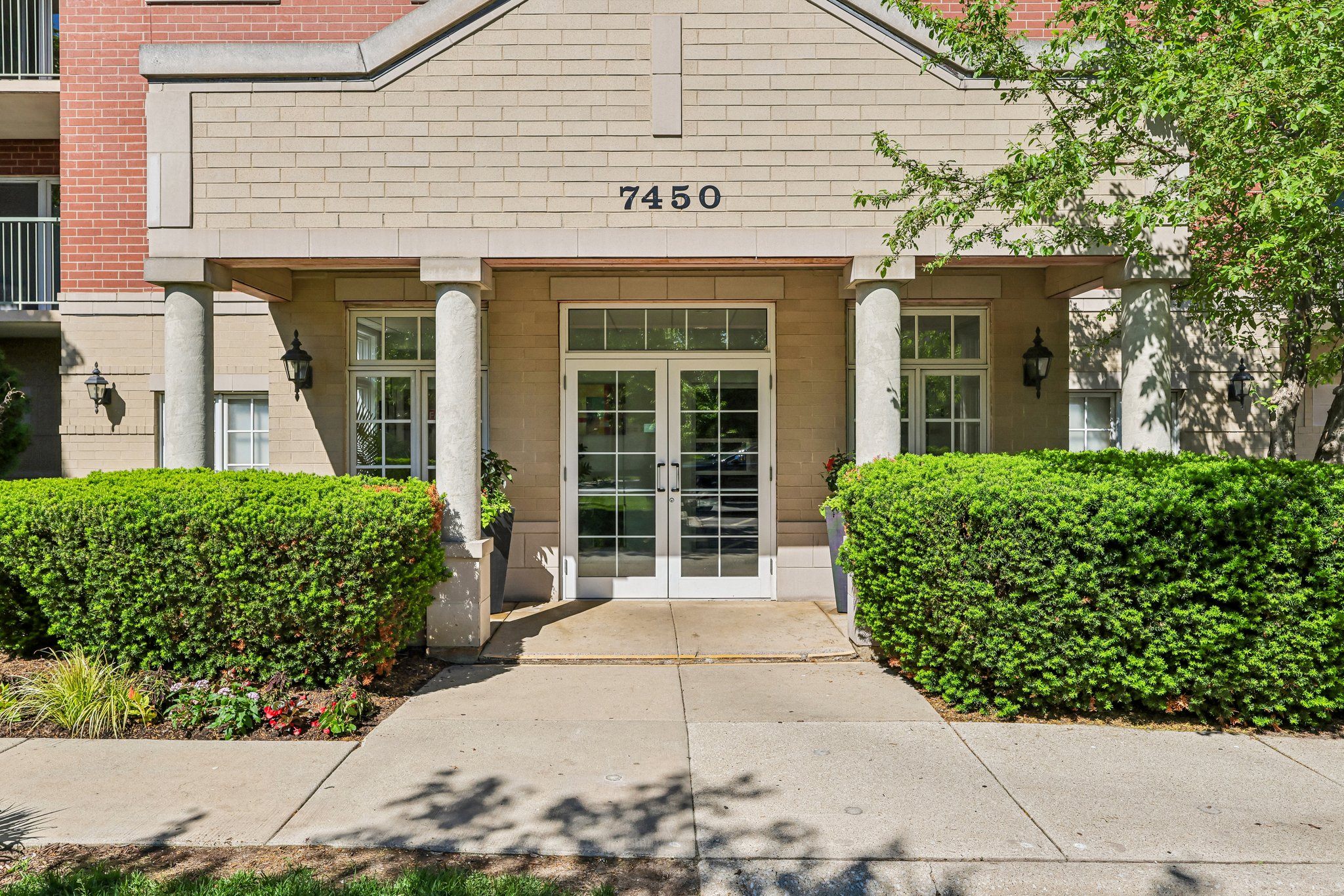 N Lincoln Ave 204-S2105-002.jpg