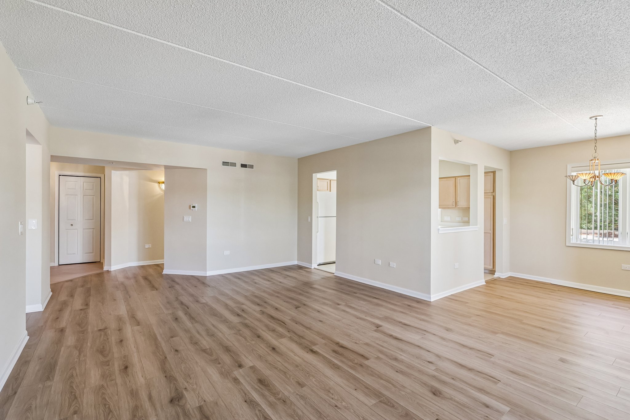 N Lincoln Ave 204-S2105-008.jpg