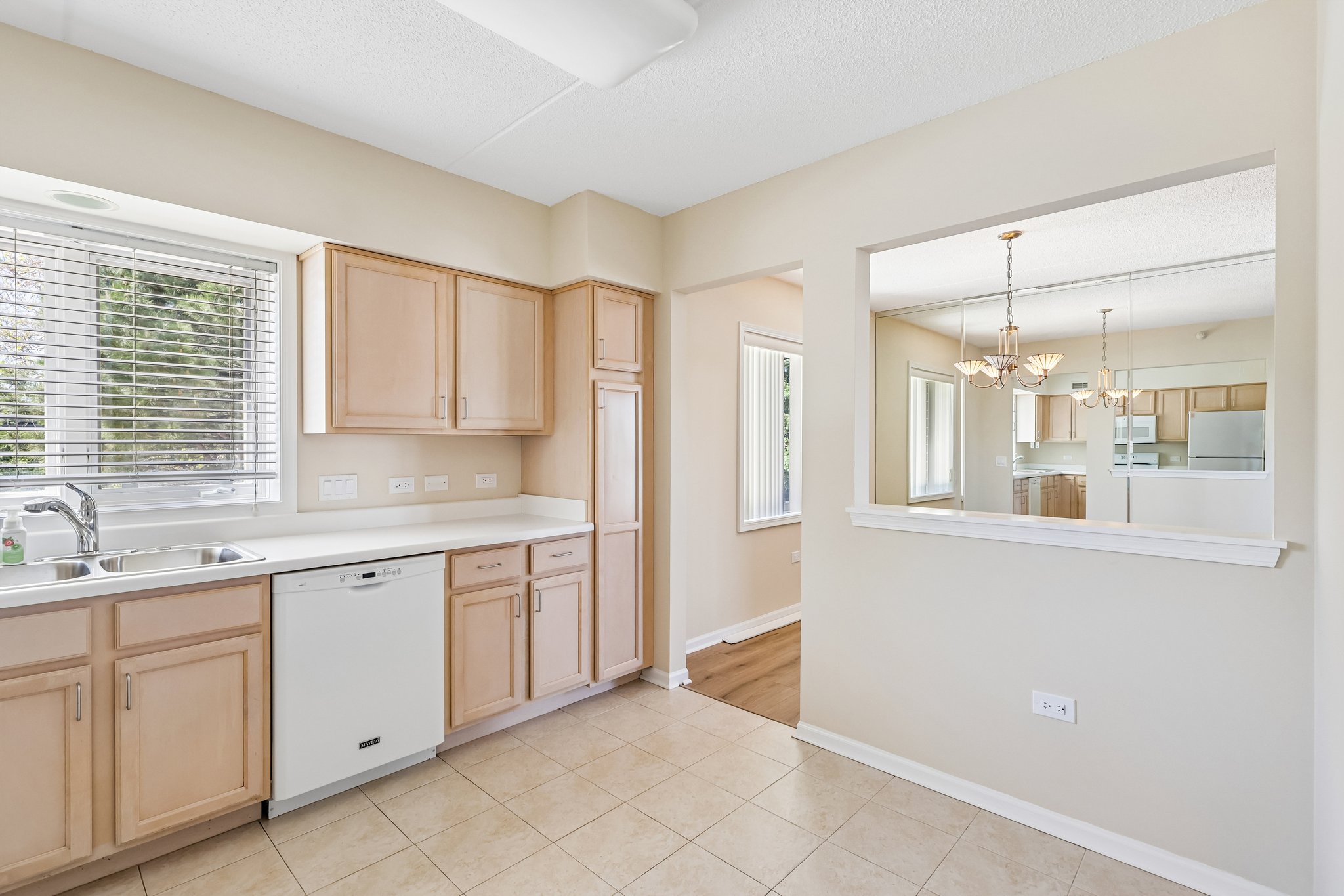 N Lincoln Ave 204-S2105-013.jpg