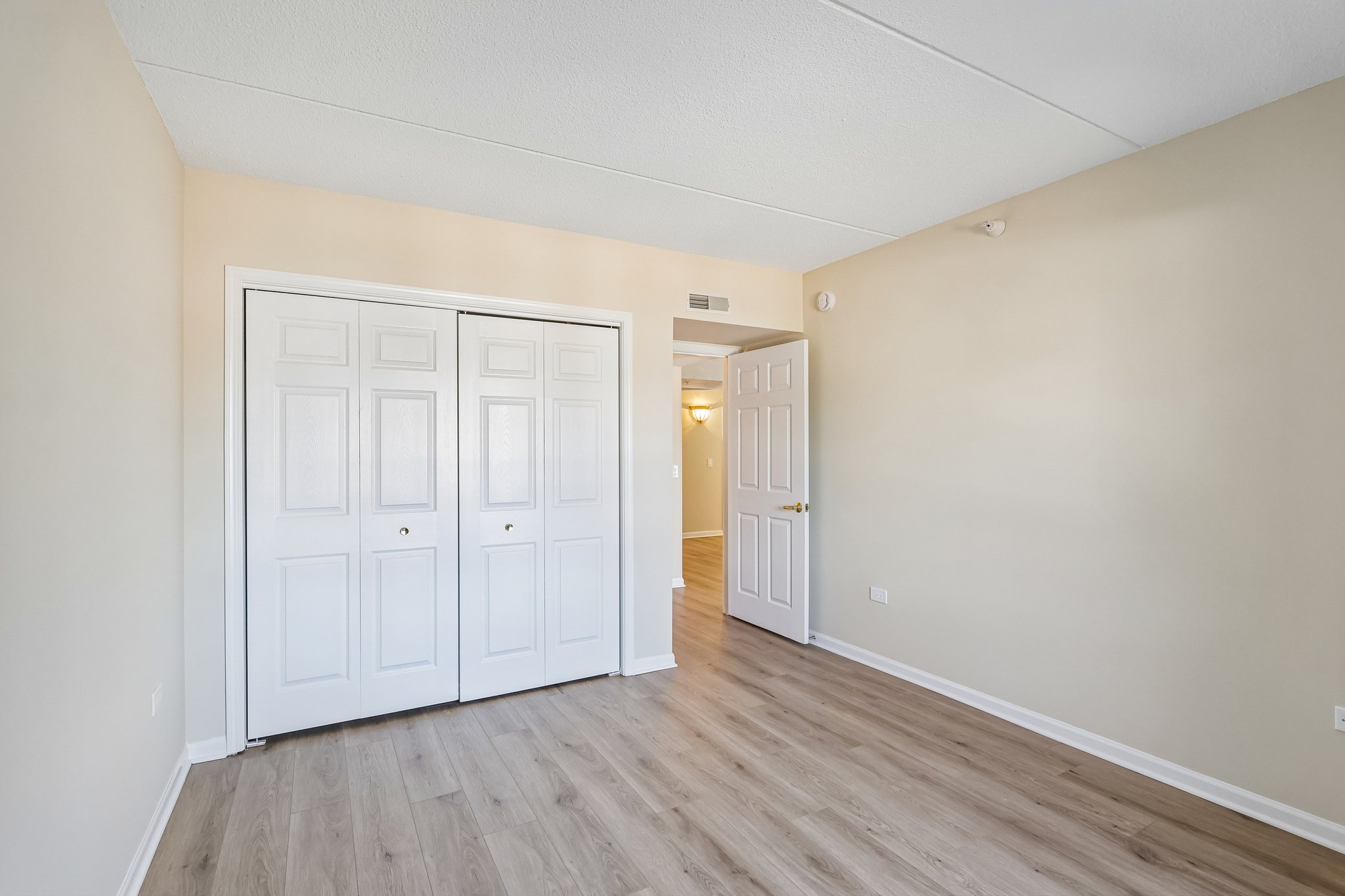 N Lincoln Ave 204-S2105-015.jpg