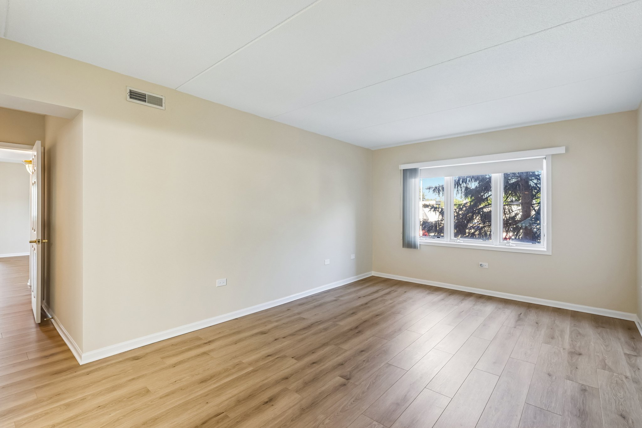 N Lincoln Ave 204-S2105-019.jpg