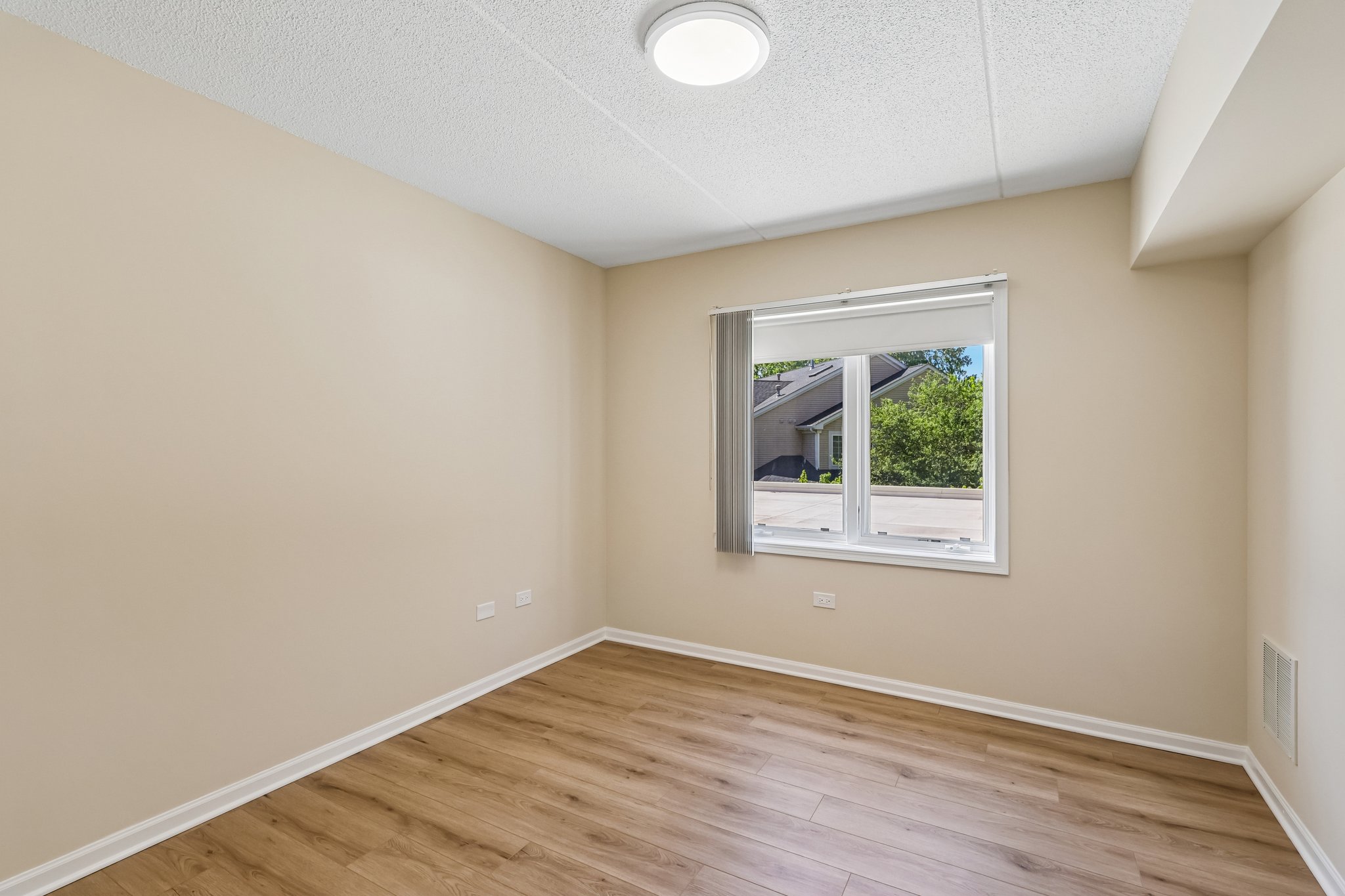 N Lincoln Ave 204-S2105-022.jpg