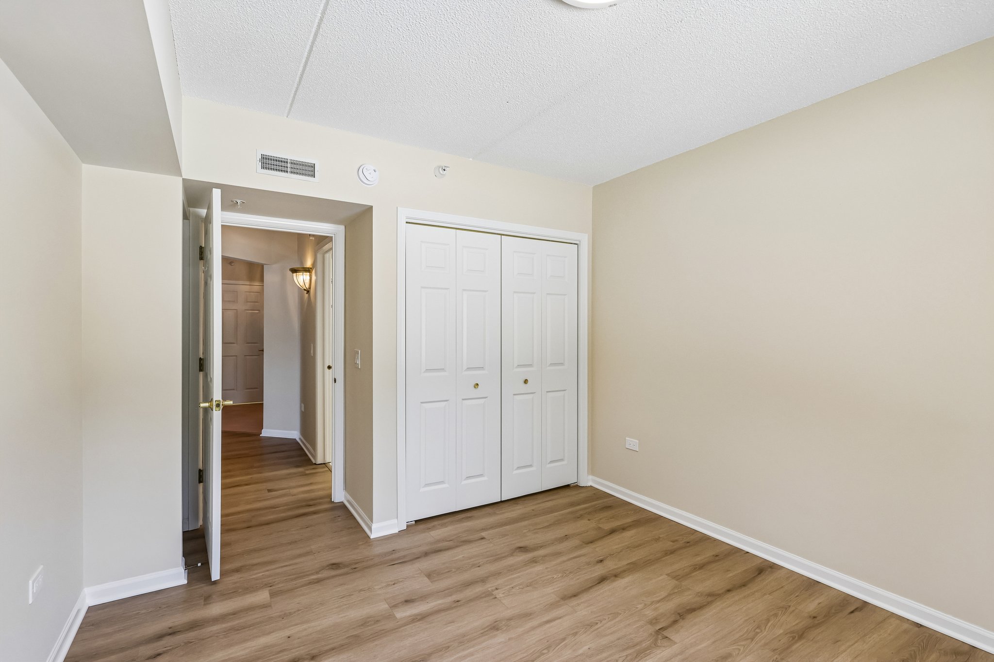 N Lincoln Ave 204-S2105-024.jpg
