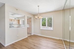 N Lincoln Ave 204-S2105-009.jpg