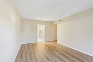 N Lincoln Ave 204-S2105-018.jpg
