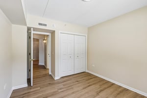 N Lincoln Ave 204-S2105-024.jpg