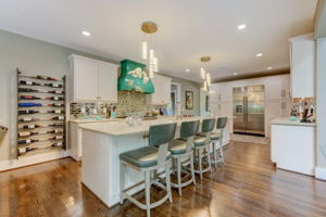 Kitchen/Breakfast Bar