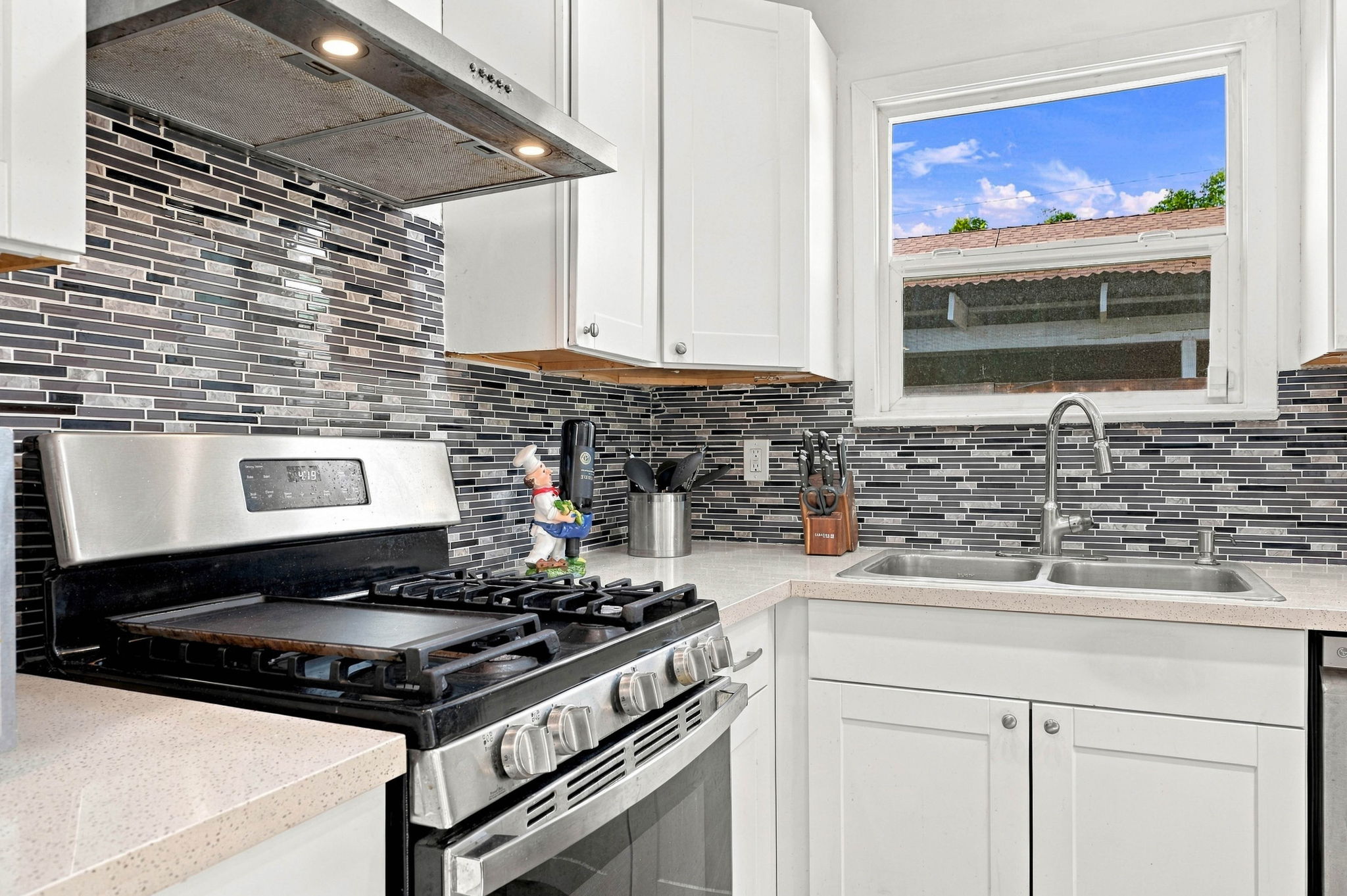 011_F8_7453 Blewett Ave